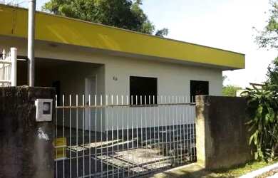 Imagem: A casa possui 1 Dormitório, 3 Banheiros, 1 Vaga na garagem