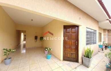 Imagem: A casa possui 3 Dormitórios, 3 Banheiros, 2 Vagas na garagem