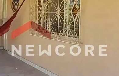 Imagem: A casa possui 3 Dormitórios, 1 Banheiro, 1 Vaga na garagem