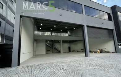 Imagem: O depósito possui 400m² de Área e está localizado em Lavorare