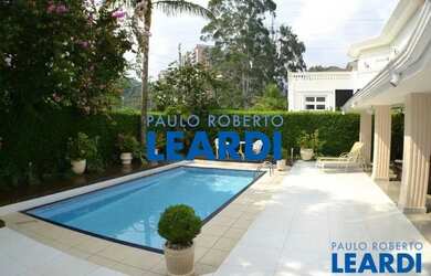 Imagem: A casa em condomínio possui 5 Dormitórios, 5 Banheiros, 5