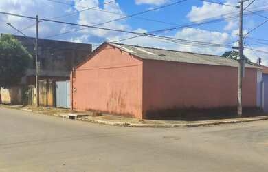 Imagem 2: Casa perto de tudo. 200m² de Área, 2 Vagas na garageme4 Dormitórios