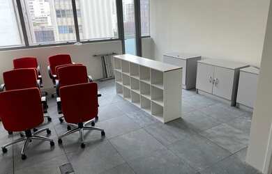 Imagem: O depósito possui 1 Vaga na garagem, 30m² de Área e está