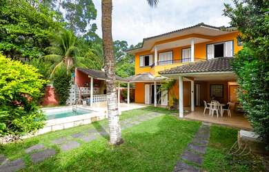 Imagem: A casa em condomínio possui 4 Dormitórios, 5 Banheiros, 2