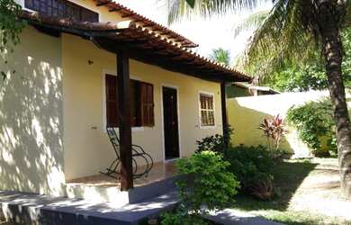 Imagem: A casa possui 3 Dormitórios, 1 Banheiro, 3 Vagas na garagem