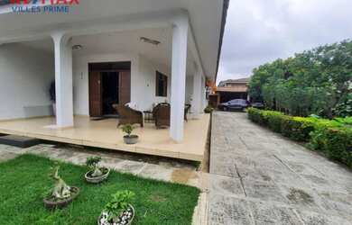 Imagem: A casa possui 3 Dormitórios, 4 Banheiros, 5 Vagas na garagem