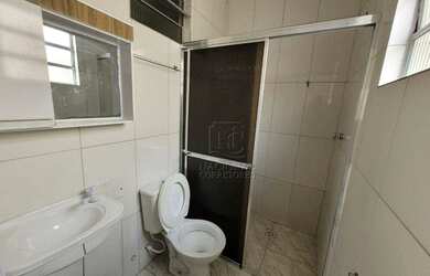 Imagem: A casa possui 2 Dormitórios, 2 Banheiros, 3 Vagas na garagem