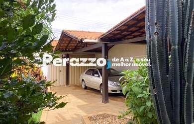 Imagem: A casa possui 3 Dormitórios, 2 Banheiros, 200m² de Área e