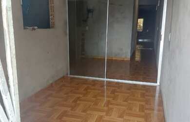 Imagem 2: Vendo Casa. Varanda, Área de serviço, 65m² de Áreae1 Banheiro