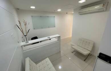 Imagem: O depósito possui 5 Vagas na garagem, 426m² de Área, Imóvel