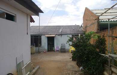 Imagem: A casa possui 2 Dormitórios, 2 Banheiros, 3 Vagas na garagem