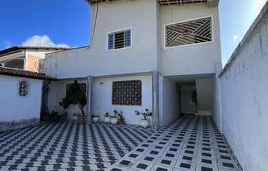 Imagem: A casa possui 5 Dormitórios, 5 Banheiros, 5 Vagas na garagem