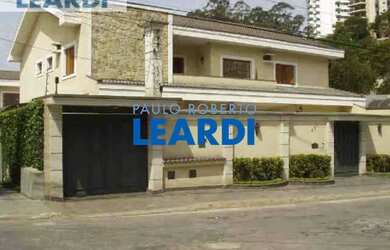 Imagem: A casa possui 5 Dormitórios, 5 Banheiros, 5 Vagas na garagem