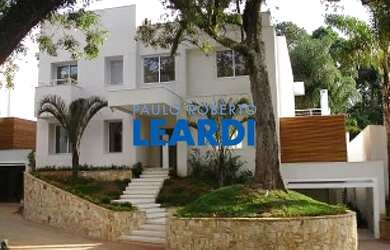 Imagem: A casa em condomínio possui 4 Dormitórios, 5 Banheiros, 5