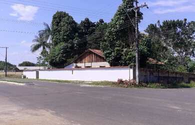 Imagem: A casa possui 4 Dormitórios, 1 Banheiro, 1.457m² de Área