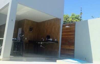 Imagem: A casa possui 4 Dormitórios, 4 Banheiros, 2 Vagas na garagem