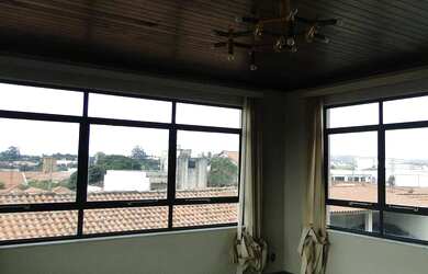 Imagem: A casa possui 3 Dormitórios, 5 Banheiros, 5 Vagas na garagem