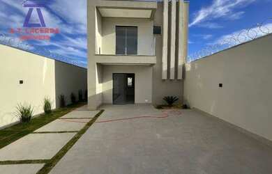 Imagem: A casa possui 3 Dormitórios, 2 Banheiros, 2 Vagas na garagem