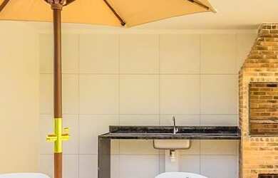 Imagem: O apartamento possui 2 Dormitórios, 1 Banheiro, 1 Vaga na garagem