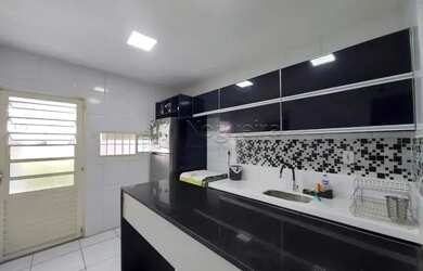 Imagem: A casa em condomínio possui 2 Dormitórios, 1 Banheiro, 2 Vagas