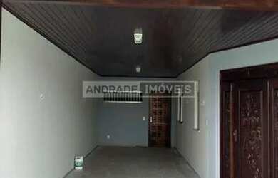 Imagem: A casa possui 4 Dormitórios, 2 Banheiros, 3 Vagas na garagem