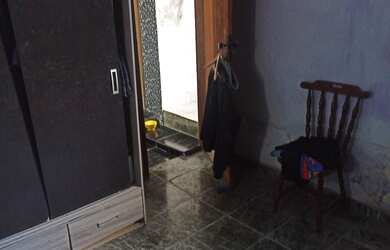 Imagem: A casa possui 5 Dormitórios, 1 Banheiro e está localizado