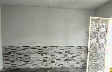 Imagem: A casa possui 2 Dormitórios, 2 Banheiros, 1 Vaga na garagem