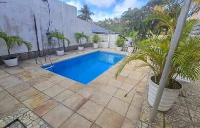 Imagem: A casa possui 3 Dormitórios, 1 Banheiro, 4 Vagas na garagem