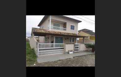 Imagem: A casa possui 5 Dormitórios, 2 Vagas na garagem, Churrasqueira