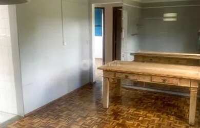 Imagem: O apartamento possui 3 Dormitórios, 1 Banheiro, 1 Vaga na garagem