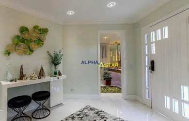 Imagem: A casa em condomínio possui 4 Dormitórios, 5 Banheiros, 5