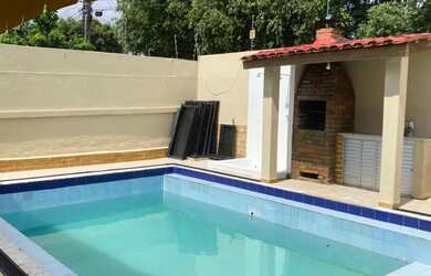 Imagem: A casa possui 4 Dormitórios, 4 Banheiros, 4 Vagas na garagem