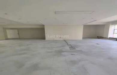 Imagem: O depósito à venda possui e está localizado em Centro, Belo