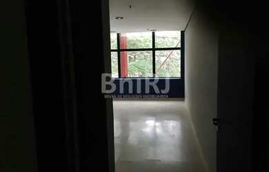 Imagem: O depósito possui 2 Vagas na garagem e 60m² de Área e está