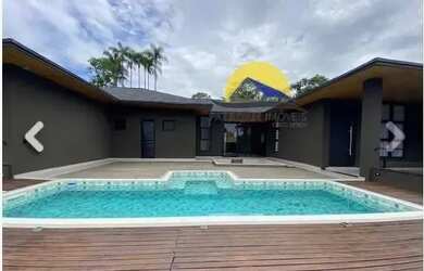 Imagem: A casa em condomínio possui 4 Dormitórios, 4 Banheiros, 5