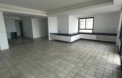 Imagem 2: Apartamento beira MAR, 234m² com planejados, 4 quartos sendo 3 suítes