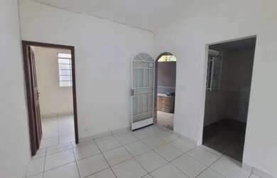 Imagem: A casa possui 2 Dormitórios, 1 Banheiro, 50-0m² de Área e