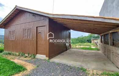 Imagem: A casa e possui 1 Dormitório, Suítes, 1 Banheiro, 1 Vaga