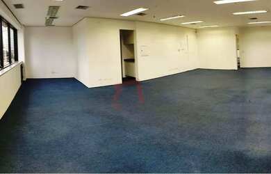 Imagem: O depósito possui 4 Vagas na garagem e 140m² de Área e está