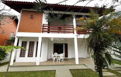 Imagem: A casa possui 5 Dormitórios, 5 Banheiros, 266m² de Área