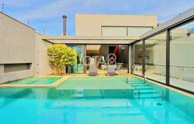 Imagem: A casa em condomínio possui 3 Dormitórios, 4 Banheiros, 4