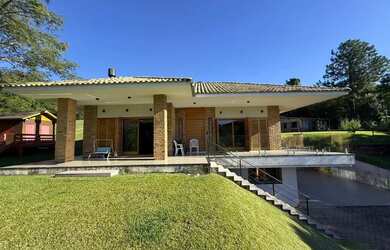 Imagem 1: Casa de alto padrão com 05 suítes para locação no condomínio Country...