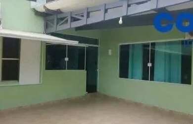 Imagem: A casa possui 2 Dormitórios, 2 Banheiros, 2 Vagas na garagem