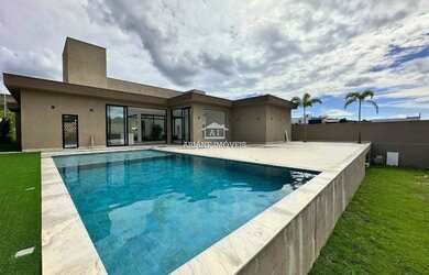 Imagem: A casa em condomínio possui 4 Dormitórios, 5 Banheiros, 3