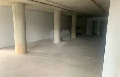 Imagem: O depósito possui 1 Vaga na garagem, 149m² de Área e está