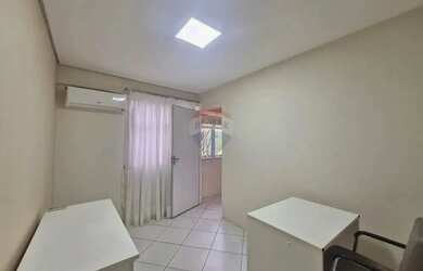 Imagem: O depósito possui 1 Vaga na garagem, 10m² de Área e está