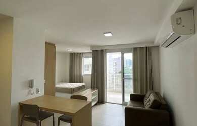 Imagem: O apartamento possui 1 Dormitório, 1 Banheiro, 1 Vaga na garagem