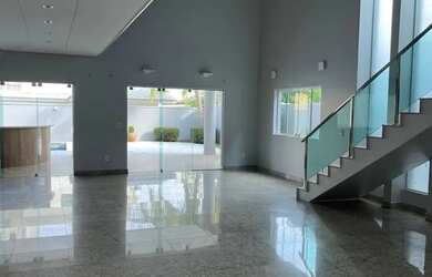 Imagem: A casa em condomínio possui 4 Dormitórios, 5 Banheiros, 4