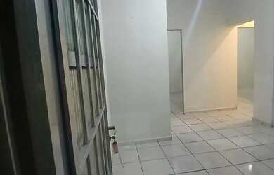 Imagem: O apartamento possui 3 Dormitórios, 1 Banheiro, 1 Vaga na garagem