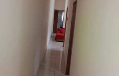 Imagem: A casa possui 3 Dormitórios, 3 Banheiros, 2 Vagas na garagem